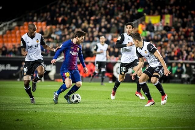 14场0球！全队最低分！皇马1.5亿巨星已59天没进球 向对手竖3手指