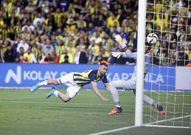 记者：埃切韦里想去罗马而非赫罗纳，他已向身边人重申这一点